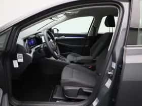 Volkswagen Golf (2022) thumbnail 9