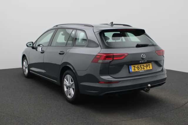 Volkswagen Golf (2022) thumbnail 2