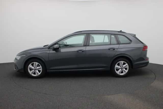 Volkswagen Golf (2022) thumbnail 4