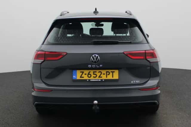 Volkswagen Golf (2022) thumbnail 5