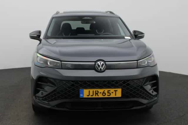 Volkswagen Tiguan (2025) thumbnail 3