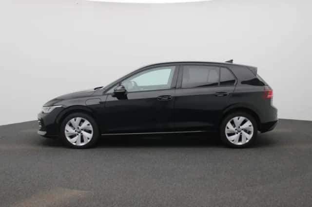 Volkswagen Golf (2025) thumbnail 4