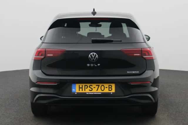 Volkswagen Golf (2025) thumbnail 5