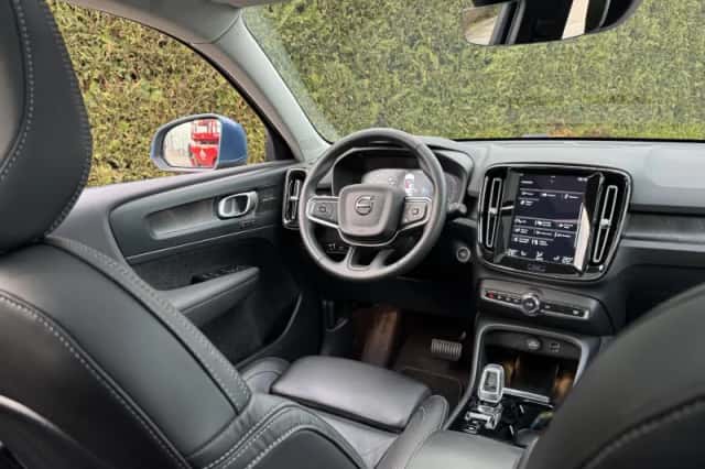 Volvo XC40 (2023) thumbnail 3
