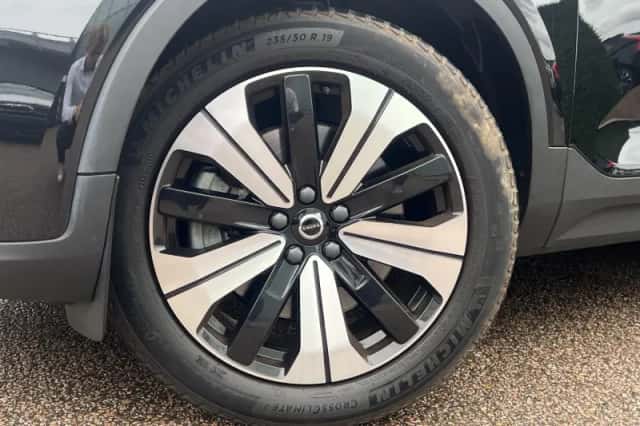 Volvo XC40 (2022) thumbnail 2