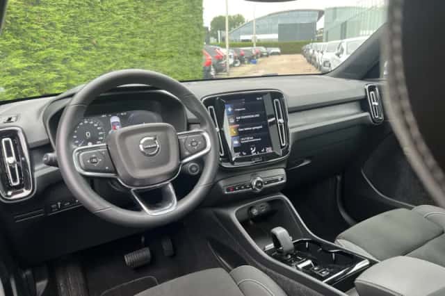 Volvo XC40 (2022) thumbnail 3