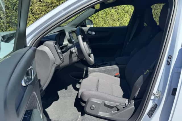 Volvo EX40 (2026) thumbnail 4