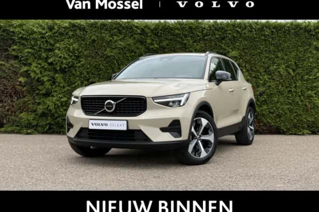 Volvo XC40 (2025) thumbnail 1