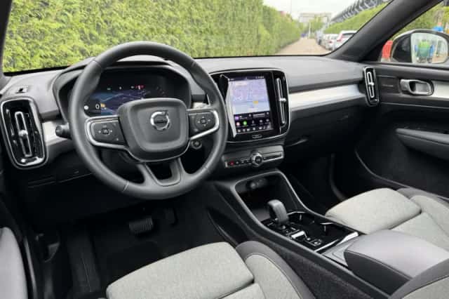 Volvo XC40 (2025) thumbnail 3