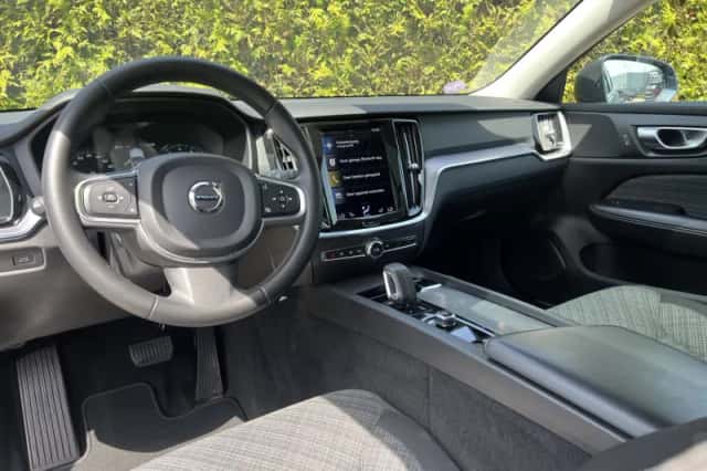Volvo V60 (2022) thumbnail 3