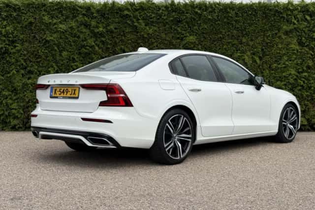 Volvo S60 (2021) thumbnail 2