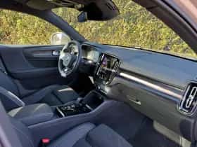 Volvo XC40 (2022) thumbnail 3