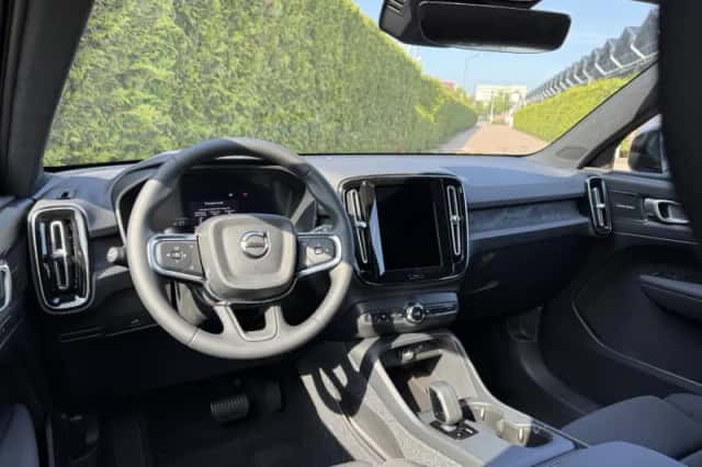 Volvo EX40 (2026) thumbnail 3