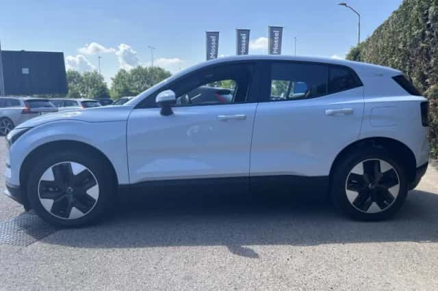 Volvo EX30 (2024) thumbnail 3