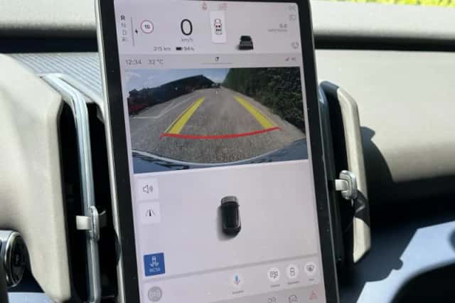 Volvo EX30 (2024) thumbnail 4