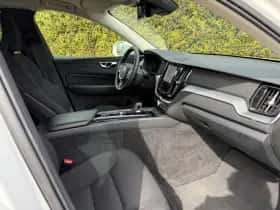 Volvo XC60 (2022) thumbnail 3