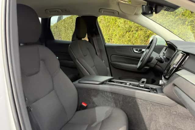 Volvo XC60 (2022) thumbnail 4