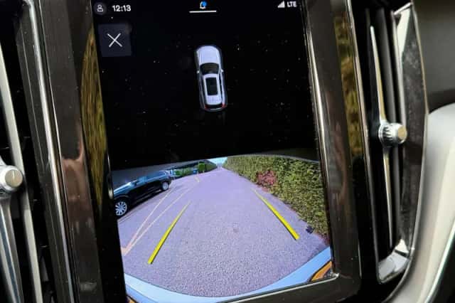 Volvo XC60 (2022) thumbnail 5