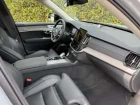 Volvo XC90 (2025) thumbnail 3