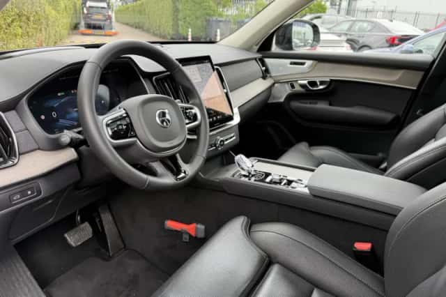 Volvo XC90 (2025) thumbnail 4