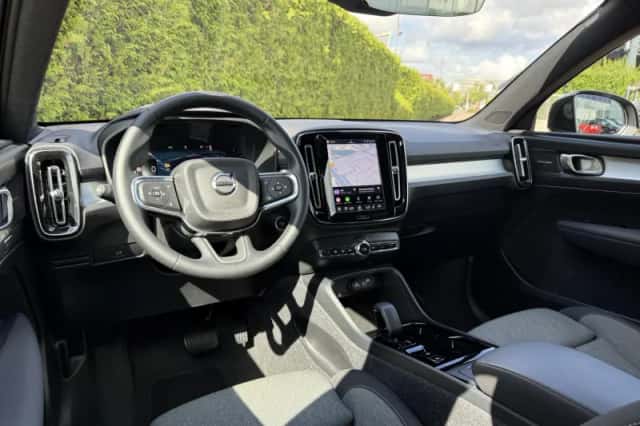 Volvo XC40 (2025) thumbnail 3