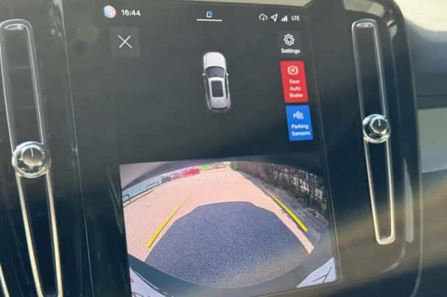 Volvo XC40 (2025) thumbnail 4