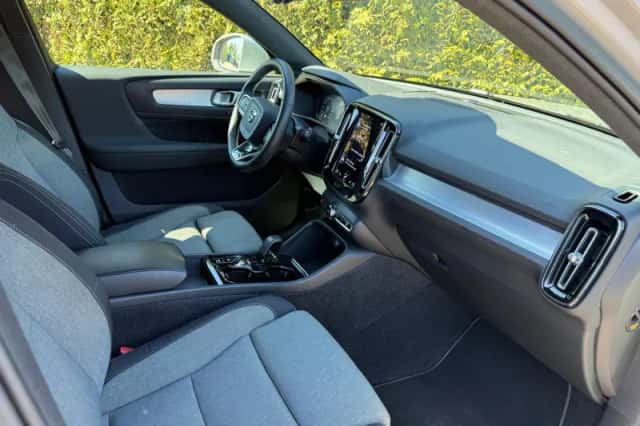 Volvo XC40 (2022) thumbnail 3