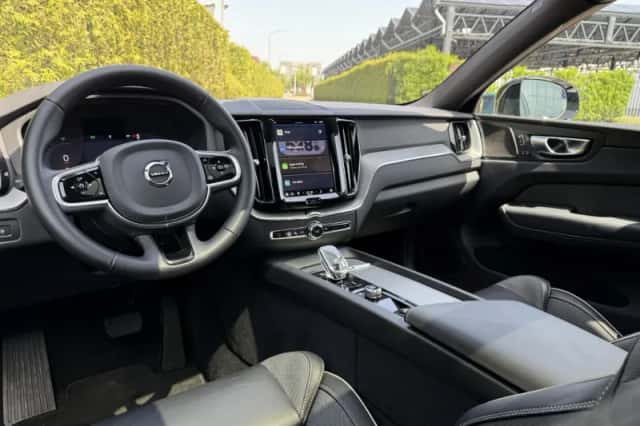 Volvo XC60 (2025) thumbnail 3