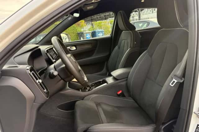 Volvo C40 (2023) thumbnail 4