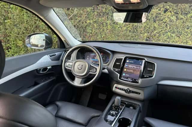 Volvo XC90 (2023) thumbnail 3