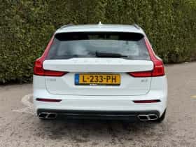 Volvo V60 (2021) thumbnail 2