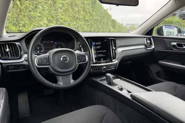 Volvo V60 (2021) thumbnail 3