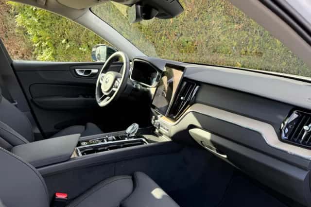 Volvo XC60 (2025) thumbnail 3
