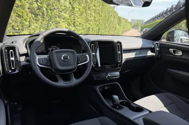 Volvo EX40 (2026) thumbnail 3