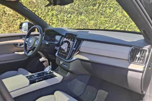 Volvo XC90 (2026) thumbnail 3