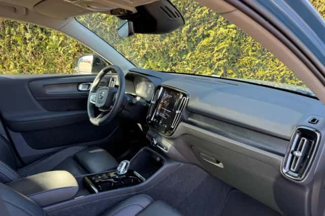 Volvo XC40 (2022) thumbnail 3