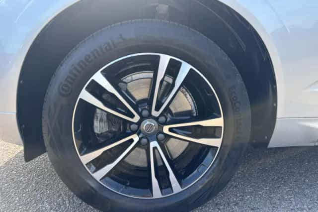 Volvo XC60 (2019) thumbnail 2