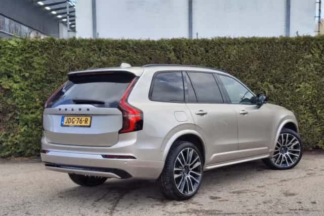Volvo XC90 (2025) thumbnail 2