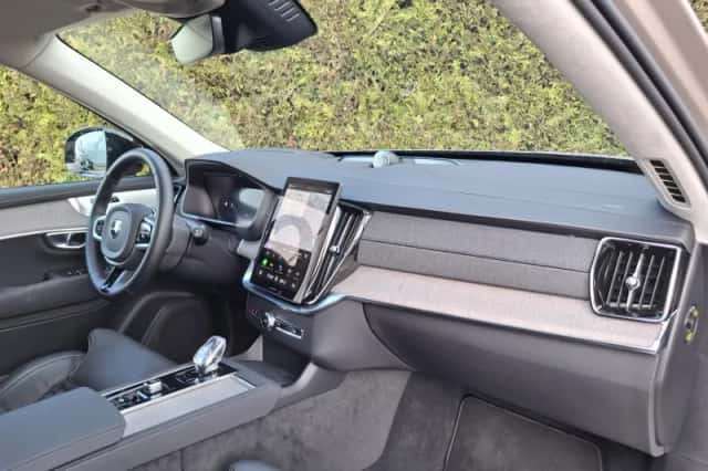 Volvo XC90 (2025) thumbnail 3