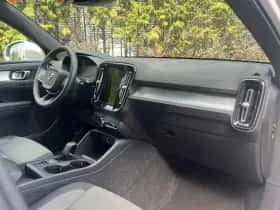 Volvo XC40 (2022) thumbnail 5