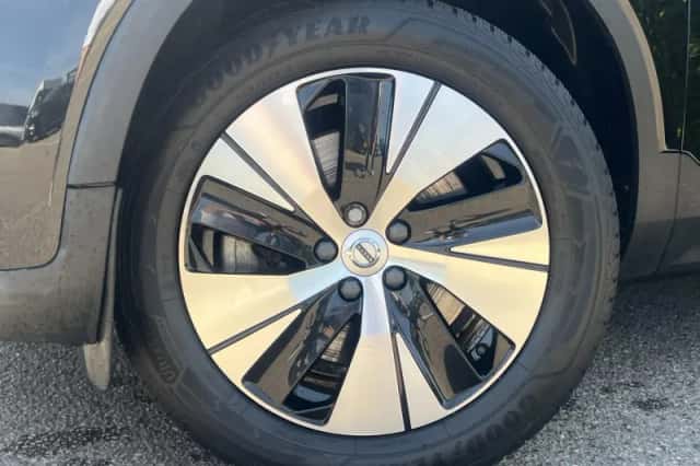 Volvo XC40 (2023) thumbnail 5