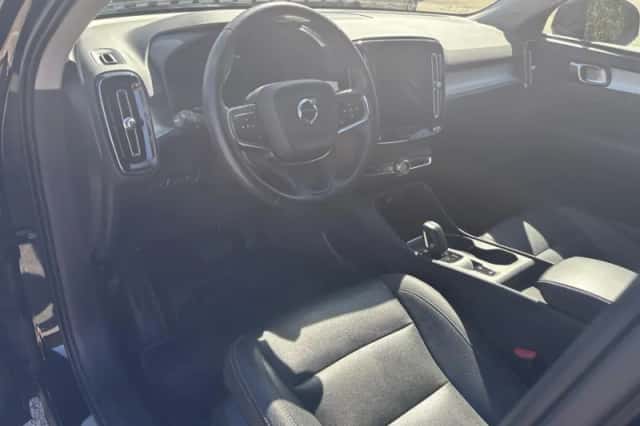 Volvo XC40 (2021) thumbnail 3