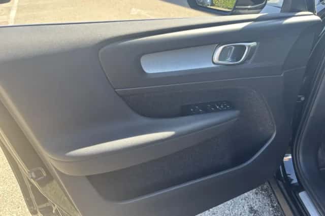 Volvo XC40 (2021) thumbnail 4