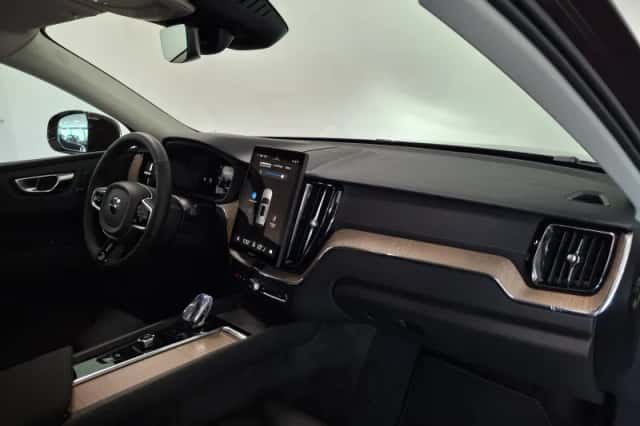 Volvo XC60 (0) thumbnail 4