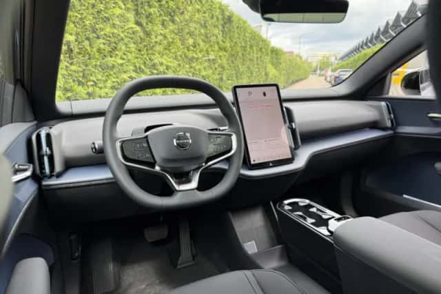 Volvo EX30 (2026) thumbnail 3
