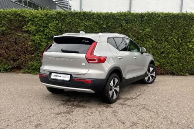 Volvo XC40 (2023) thumbnail 3