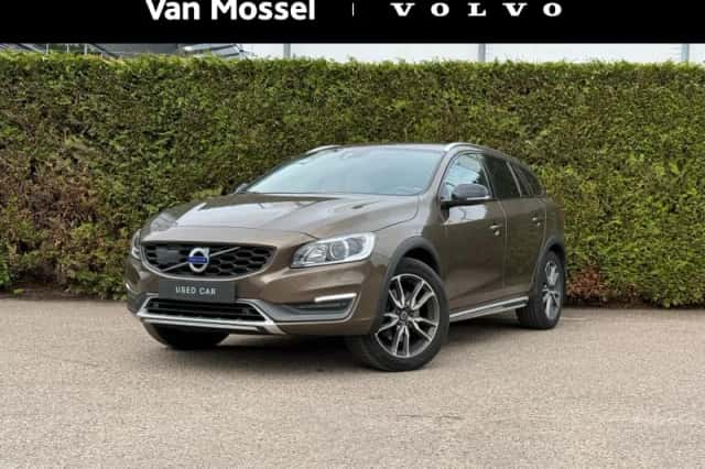 Volvo V60 (2016) thumbnail 1