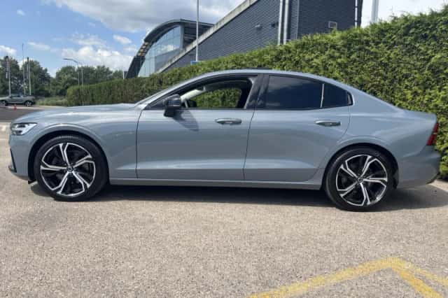 Volvo S60 (2023) thumbnail 3
