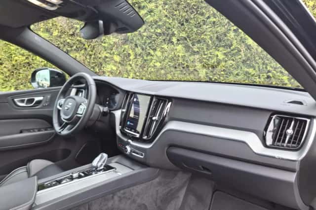 Volvo XC60 (2024) thumbnail 3