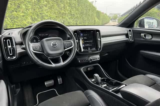 Volvo XC40 (2020) thumbnail 3